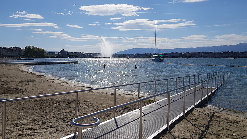 Rampe d'accès au lac à la Plage des Eaux-Vives